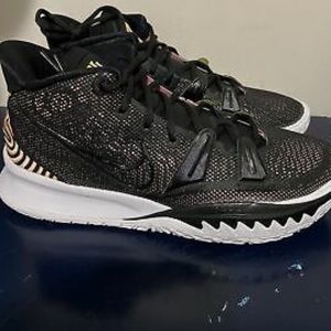 Nike Kyrie Seven Sneakers